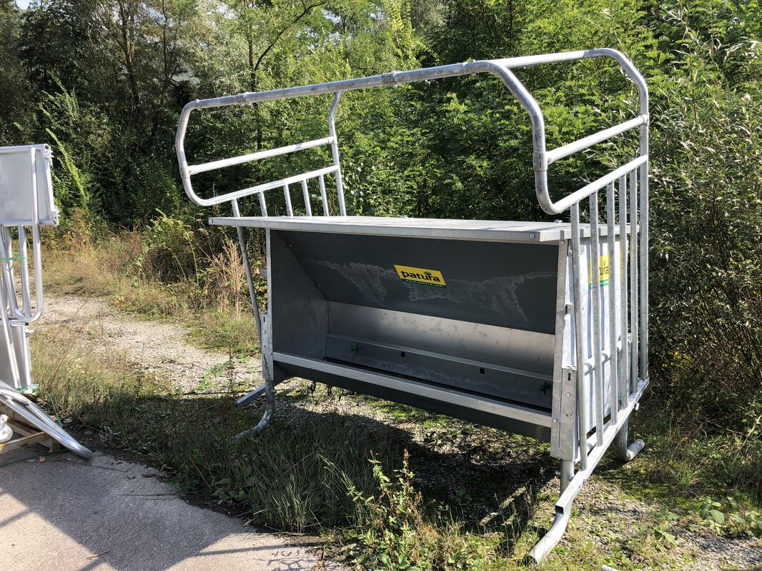 Concentrate Feeder with Calf Creep with fencing surround