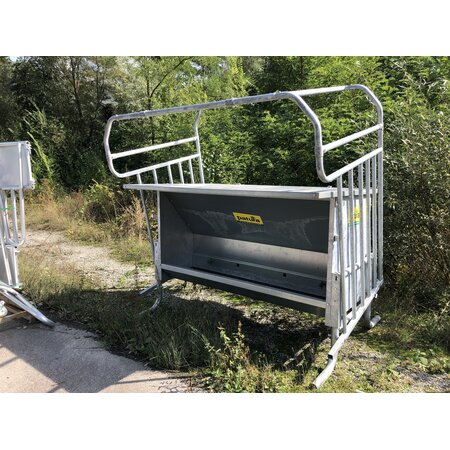 Concentrate Feeder with Calf Creep with fencing surround